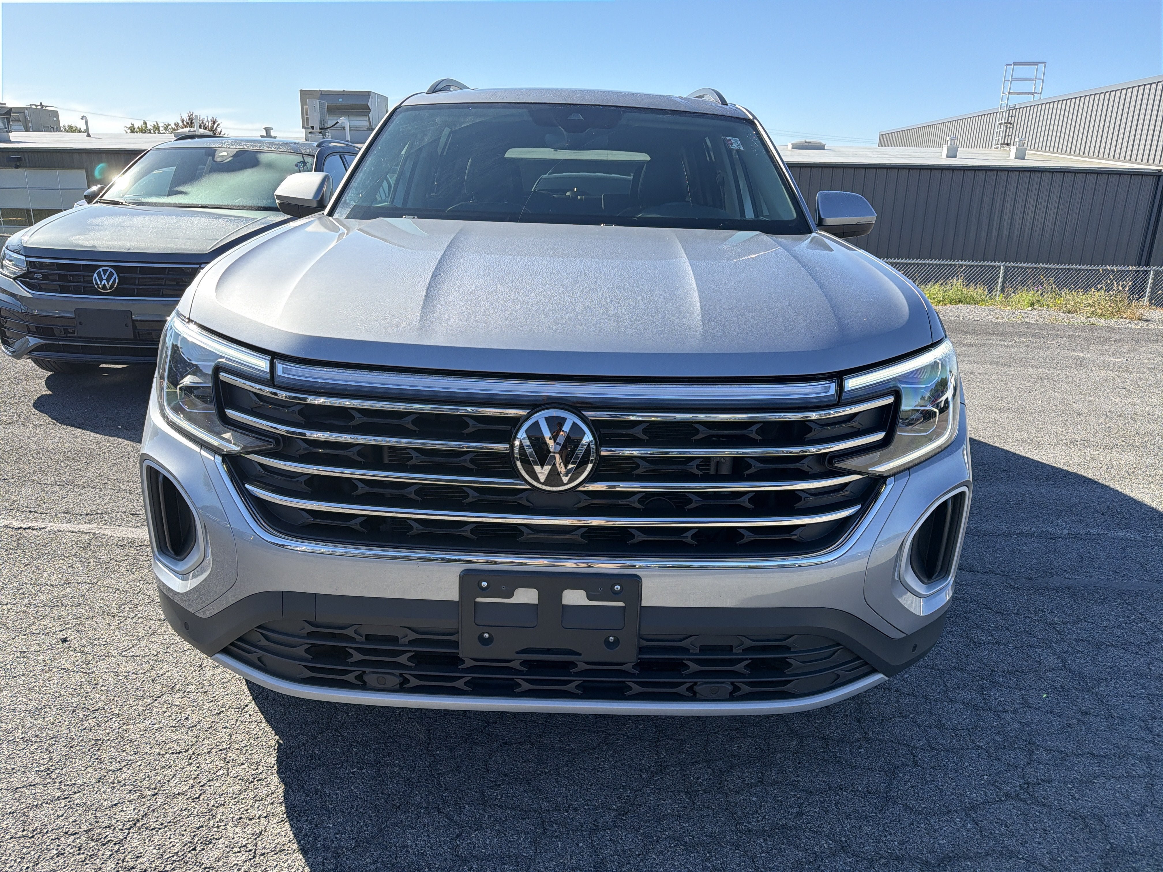 Used 2024 Volkswagen Atlas SE w/ Panoramic Sunroof Package AWD/4WD image 3