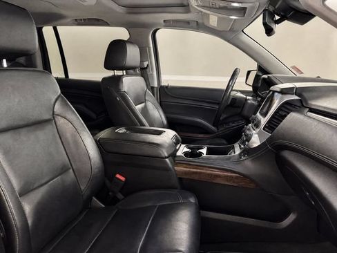 Used 2019 GMC Yukon XL SLT w/ Graphite Performance Edition RWD image 16