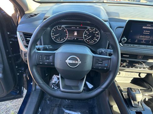 Used 2025 Nissan Rogue SV image 30