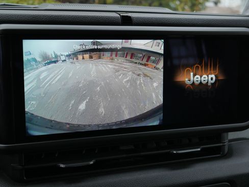 Used 2025 Jeep Wrangler Sport S image 12