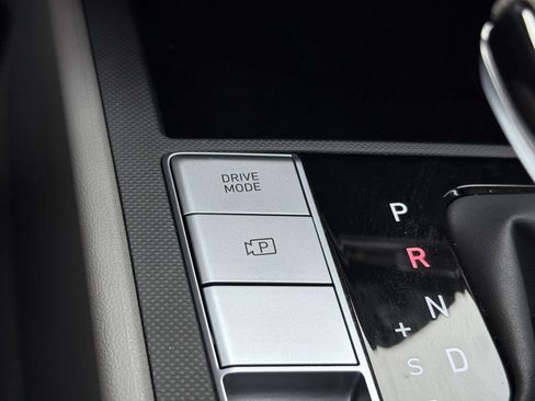 Used 2025 Hyundai Elantra Hybrid FWD image 22