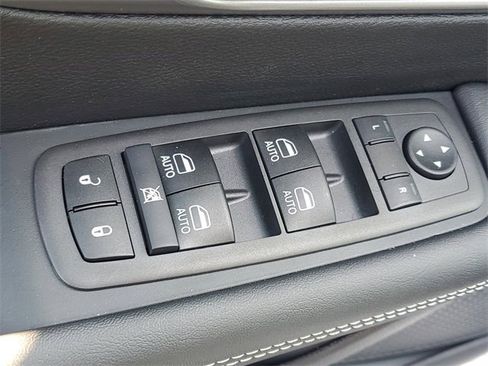 New 2026 Chrysler Pacifica Select image 17