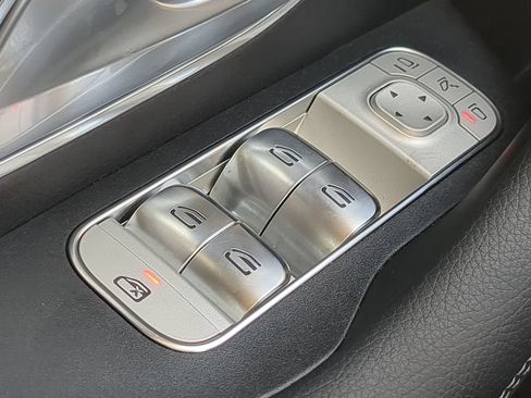 Used 2025 Mercedes-Benz GLE 350 4MATIC image 11