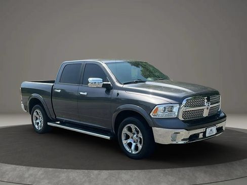 Used 2018 RAM 1500 Laramie w/ Convenience Group AWD/4WD image 7