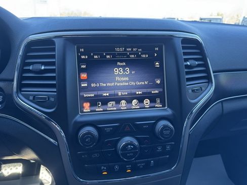 Used 2017 Jeep Grand Cherokee Limited image 17