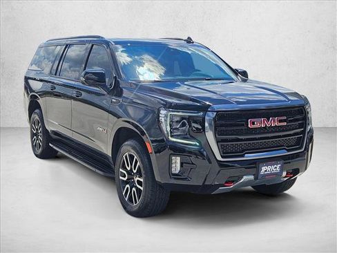 Used 2023 GMC Yukon XL AT4 w/ Technology Package AWD/4WD image 3