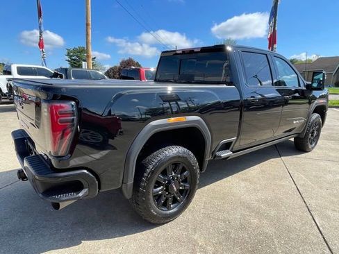 Used 2024 GMC Sierra 2500 AT4 w/ Technology Package AWD/4WD image 3