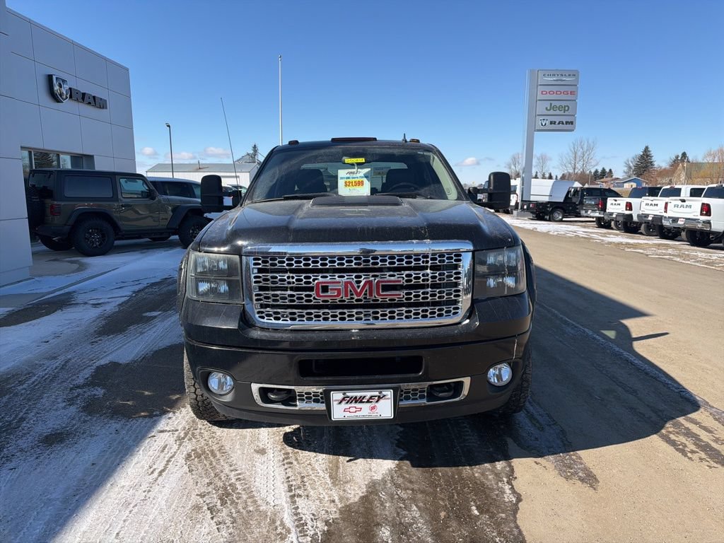 Used 2011 GMC Sierra 2500 Denali w/ Suspension Package, Off-Road AWD/4WD image 3