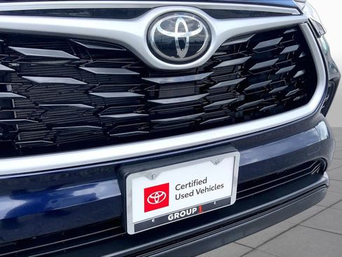 Used 2024 Toyota Highlander XLE FWD image 29