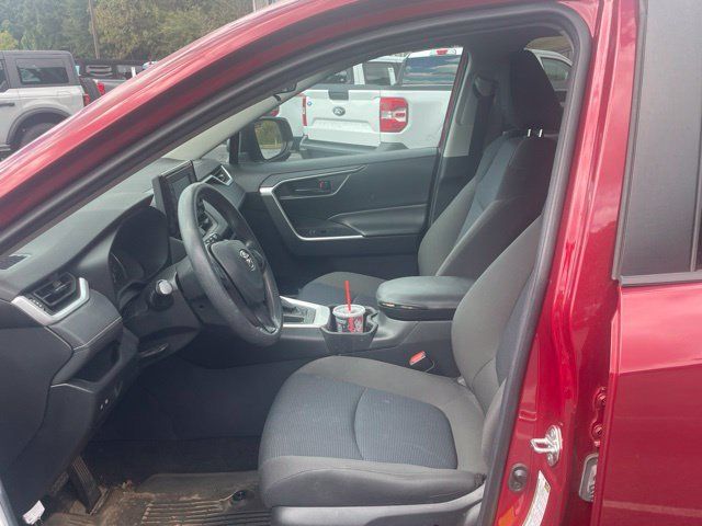 Used 2022 Toyota RAV4 LE FWD image 11