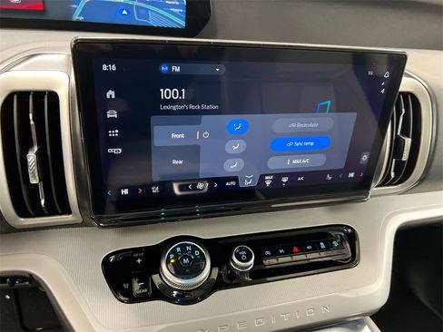 Used 2025 Ford Expedition Active image 17