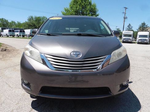 Used 2014 Toyota Sienna XLE FWD image 6