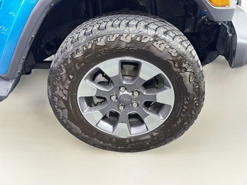 Used 2019 Jeep Wrangler Unlimited Sahara AWD/4WD image 34