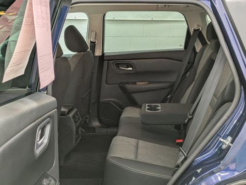 Used 2024 Nissan Rogue SV image 9