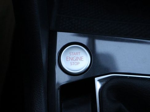 Used 2022 Volkswagen Tiguan SE w/ Panoramic Sunroof Package image 28