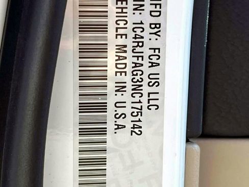 Certified 2022 Jeep Grand Cherokee Laredo E image 18