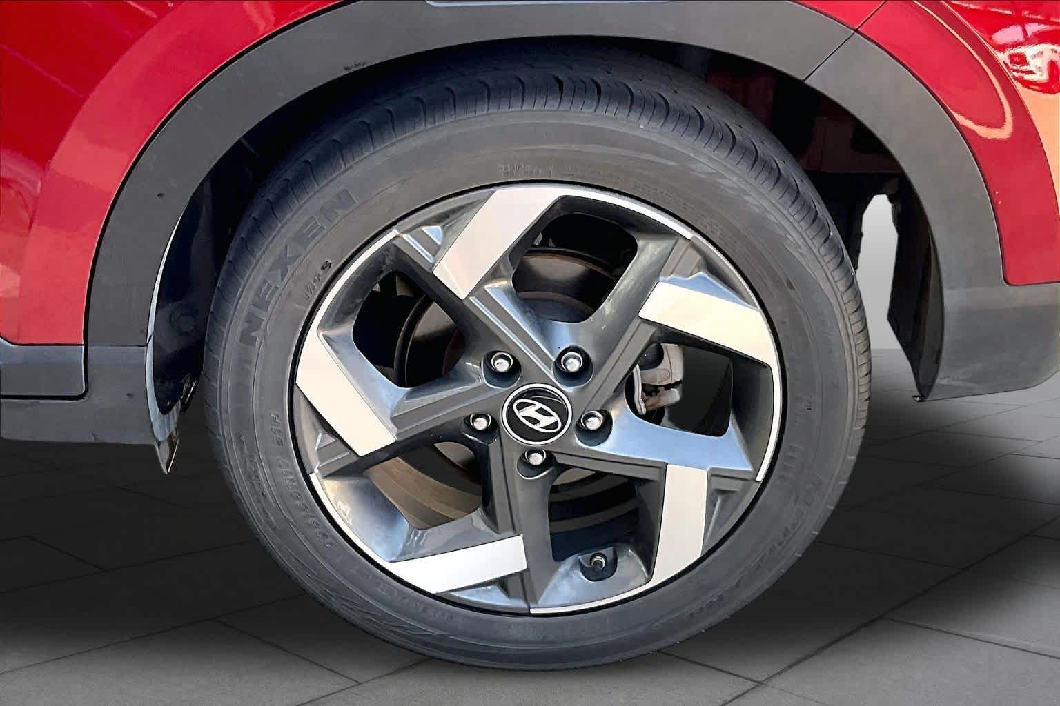 Used 2023 Hyundai Venue SEL w/ Cargo Package FWD image 10