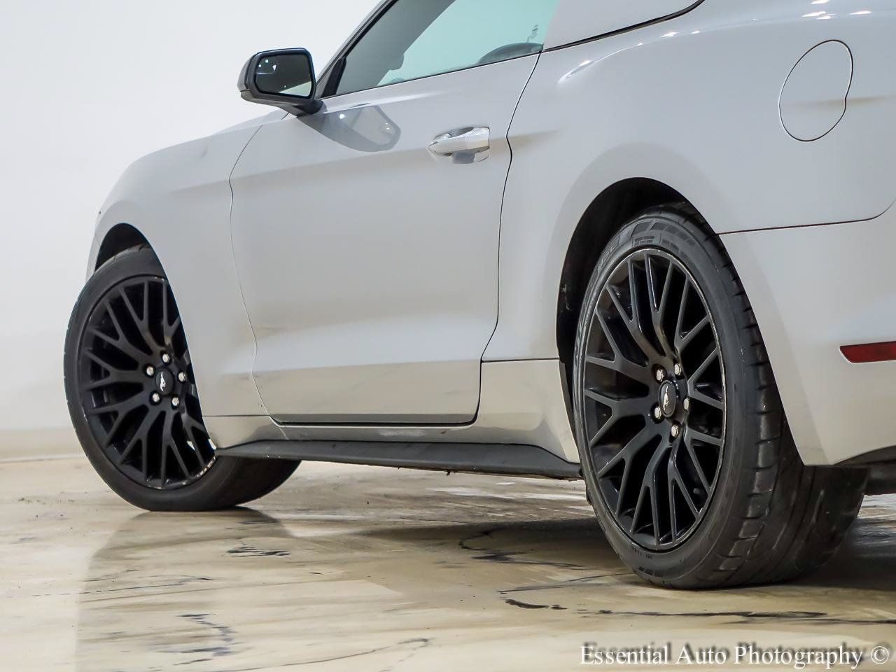 Used 2017 Ford Mustang Coupe RWD image 10