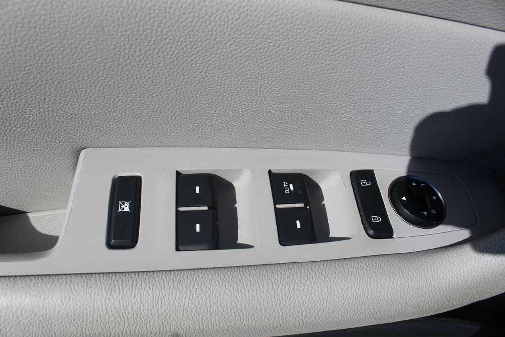 Used 2015 Hyundai Sonata SE w/ Option Group 09 FWD image 12