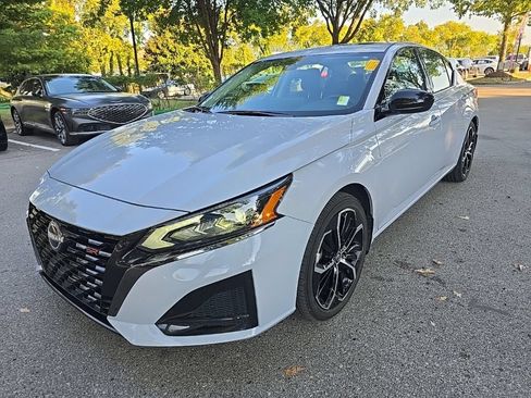 Certified 2024 Nissan Altima 2.5 SR w/ SR Premium Package FWD image 4