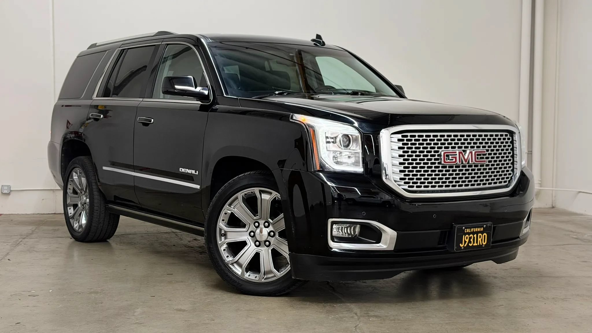 Used 2015 GMC Yukon Denali w/ Premium Package AWD/4WD image 1