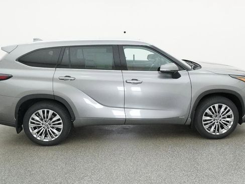 New 2026 Toyota Highlander Platinum image 97