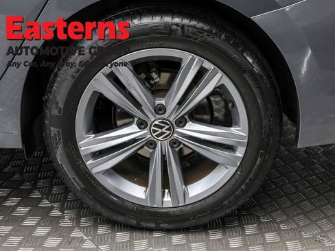 Used 2024 Volkswagen Jetta SE image 8