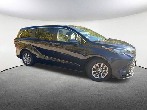 Used 2024 Toyota Sienna LE image 14