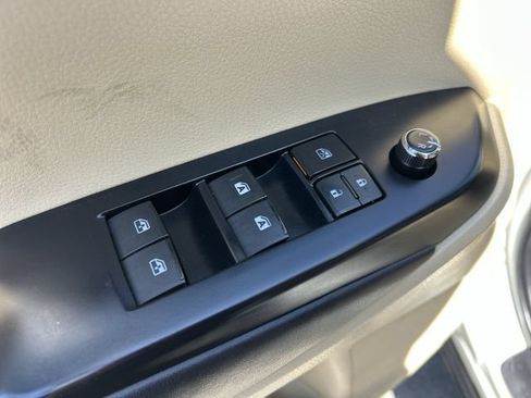 Used 2018 Toyota Highlander XLE FWD image 21
