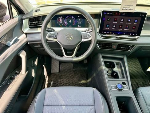 New 2026 Volkswagen Tiguan SE FWD image 16