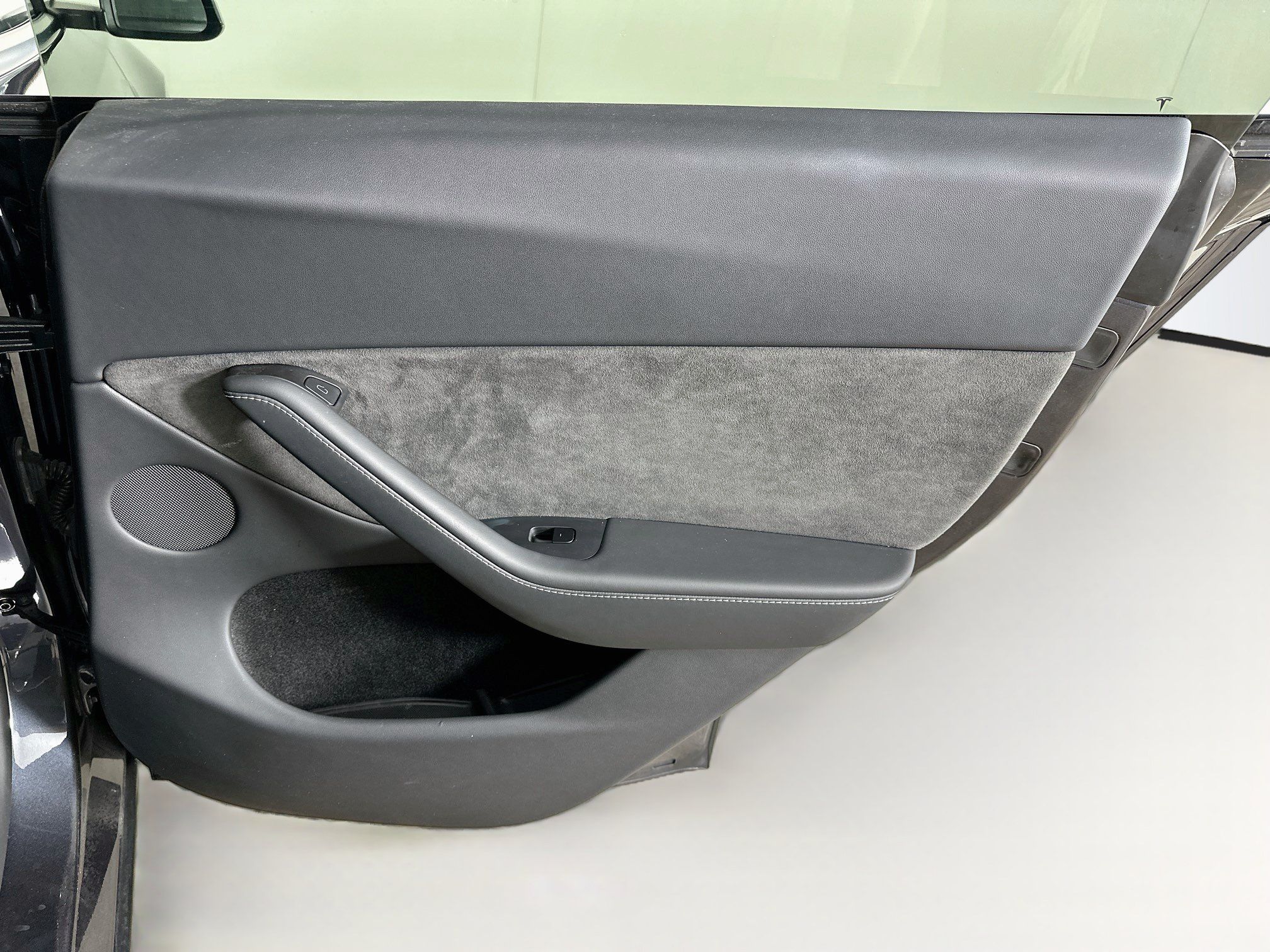 Used 2025 Tesla Model Y Long Range RWD image 32
