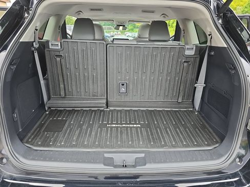 Certified 2025 Toyota Highlander Limited AWD/4WD image 16