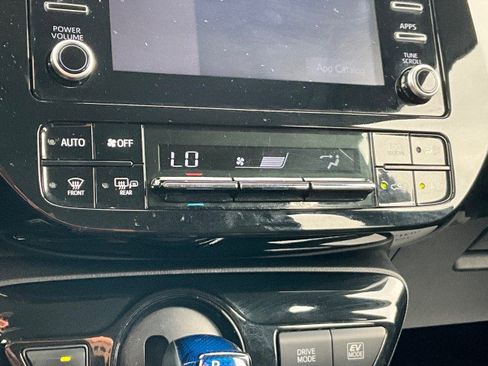 Used 2020 Toyota Prius L Eco FWD image 20