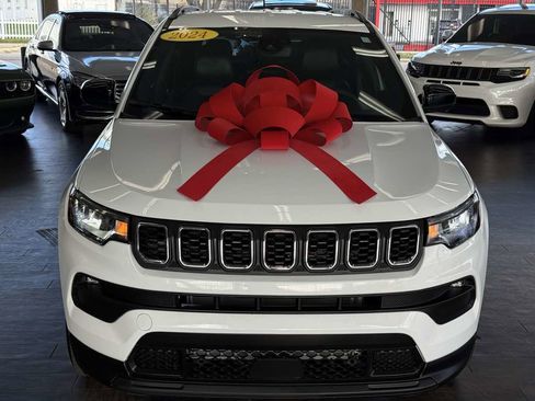 Used 2024 Jeep Compass Latitude AWD/4WD image 3