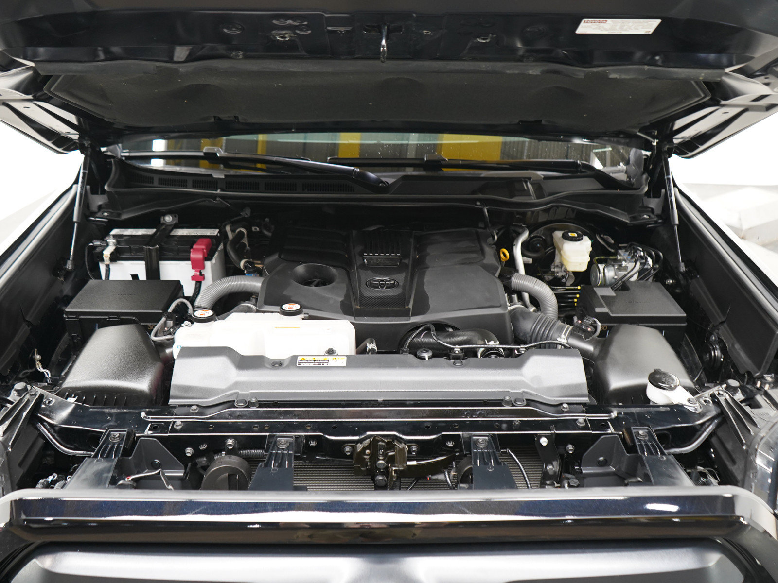 Used 2025 Toyota Tundra Limited AWD/4WD image 29
