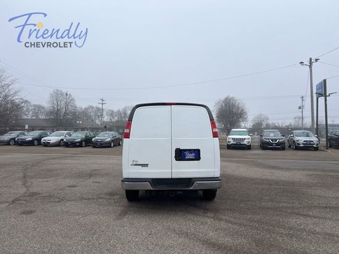 Used 2016 Chevrolet Express 3500 RWD image 8
