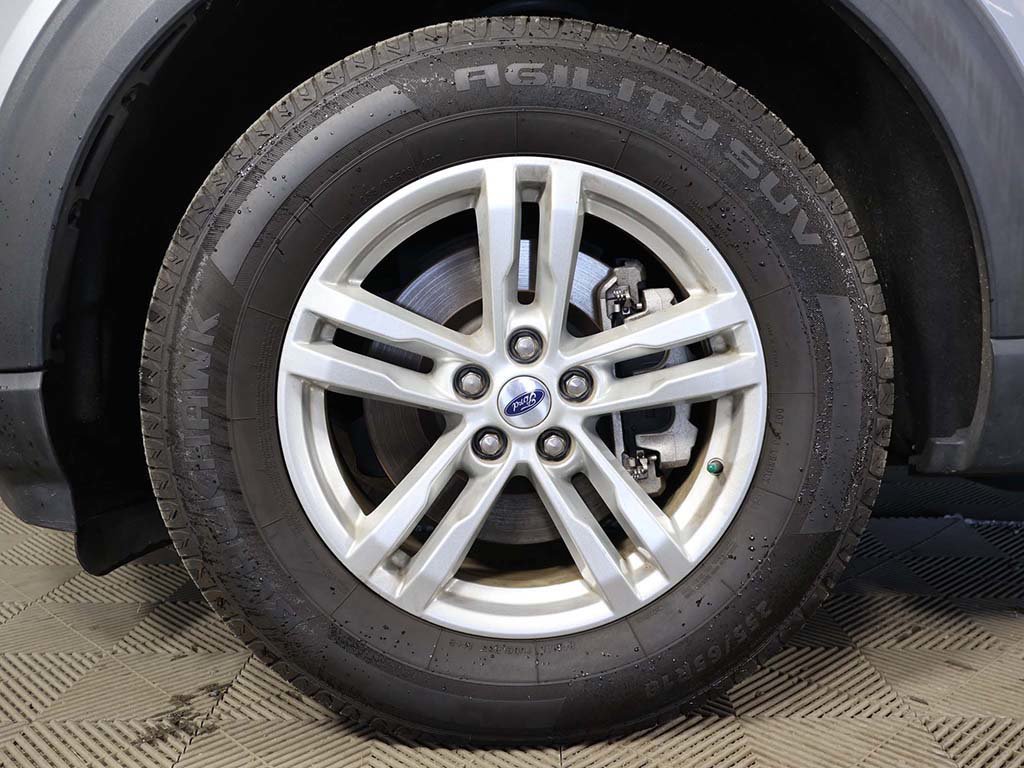 Used 2022 Ford Explorer XLT w/ Equipment Group 202A AWD/4WD image 18
