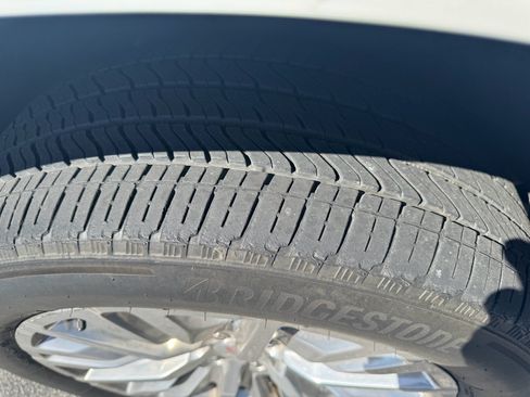 Used 2024 GMC Yukon Denali image 7