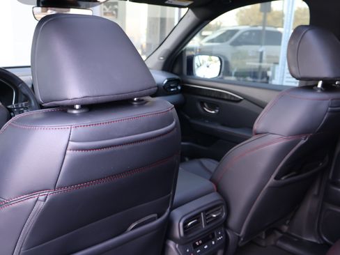 Used 2025 Honda Pilot Black Edition image 21