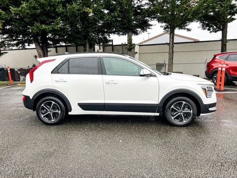 Used 2025 Kia Niro EX image 7