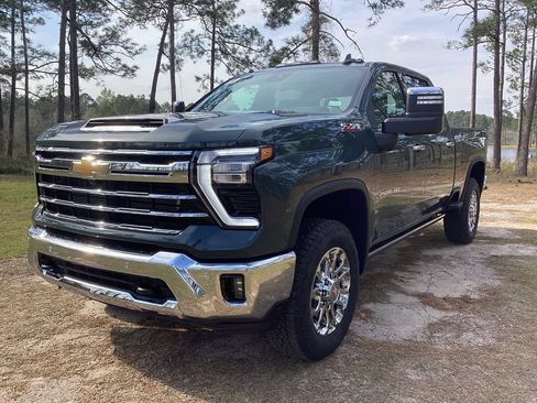 New 2026 Chevrolet Silverado 2500 LTZ w/ LTZ Premium Package AWD/4WD image 8