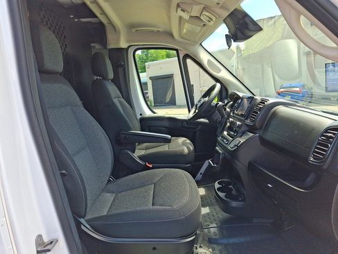 Used 2025 RAM ProMaster 2500 w/ U-Haul Equipment Group FWD image 10