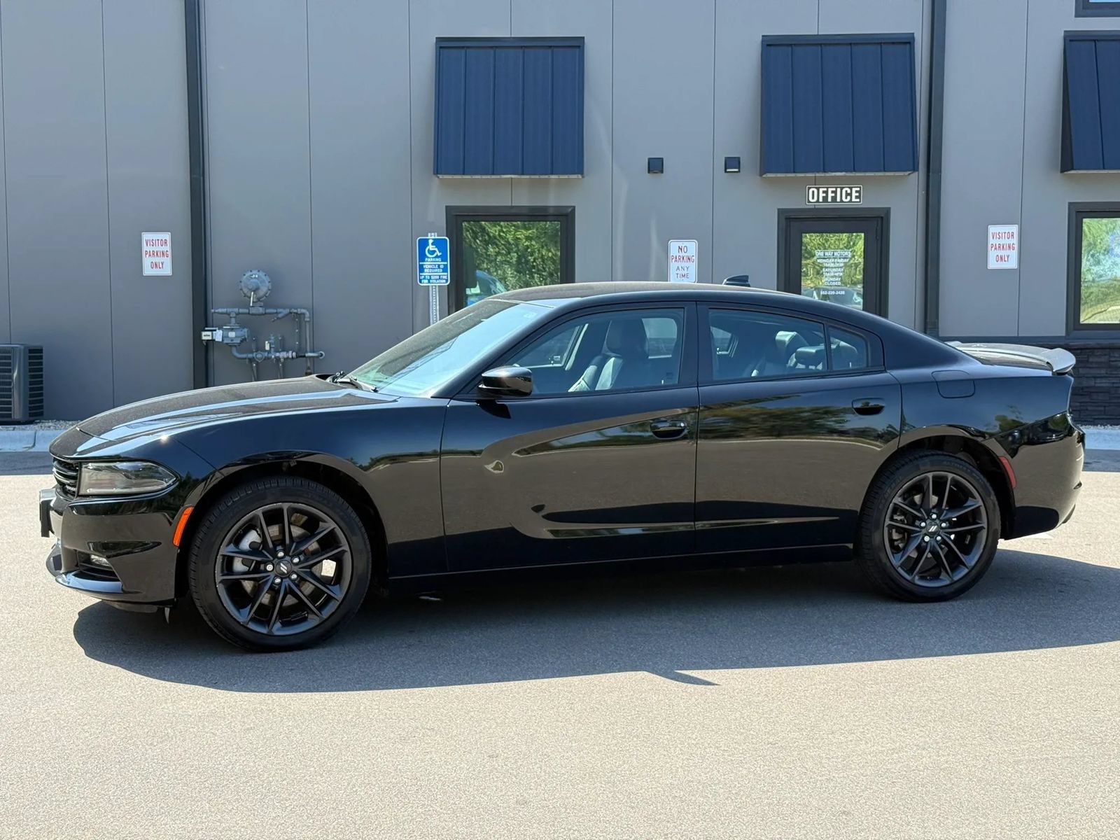 Used 2022 Dodge Charger SXT w/ Plus Group AWD/4WD image 2