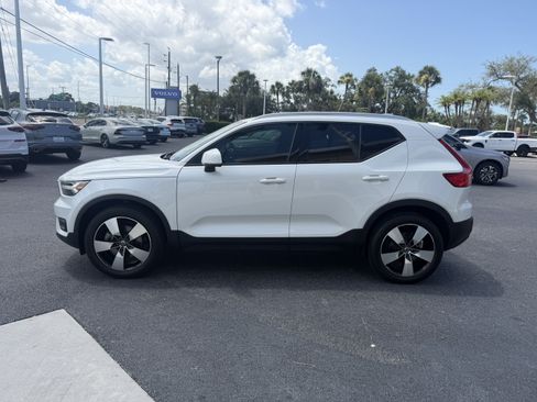 Used 2021 Volvo XC40 T5 Momentum w/ Protection Package Premier AWD/4WD image 6