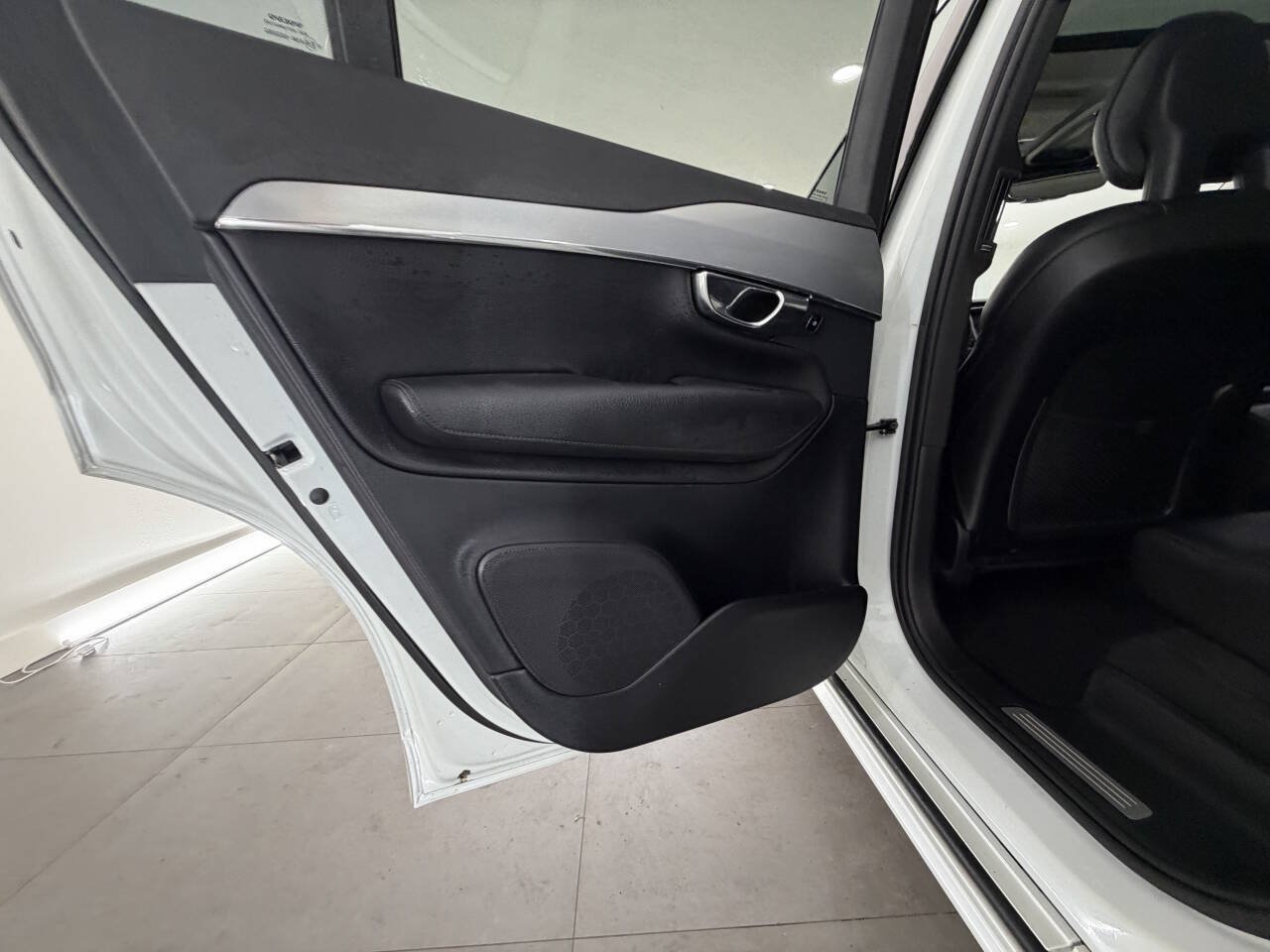 Used 2016 Volvo XC90 T5 Momentum FWD image 21
