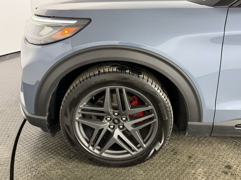 Used 2025 Ford Explorer ST image 7