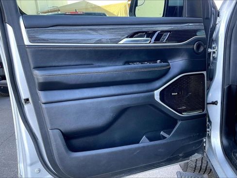 Used 2022 Jeep Wagoneer Series III w/ Premium Group I AWD/4WD image 23