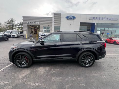Used 2025 Ford Explorer ST-Line w/ Premium Package image 5