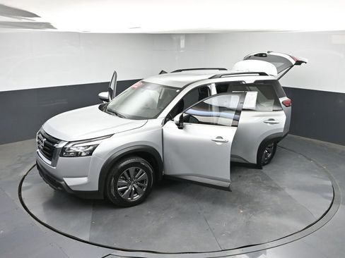 Used 2025 Nissan Pathfinder SV FWD image 44