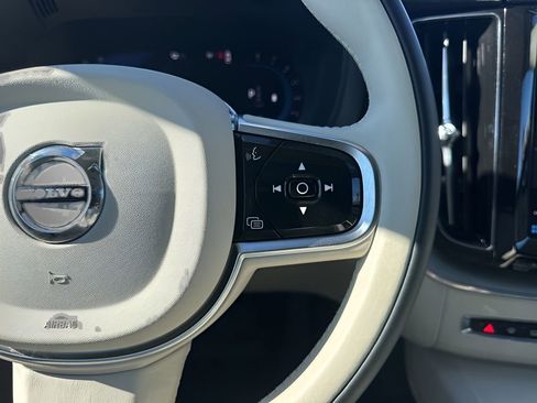 Used 2025 Volvo XC60 B5 Ultra w/ Protection Package Premier image 18